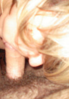 Гулящая Маринка целует писюн малознакомого типа 10 фотография