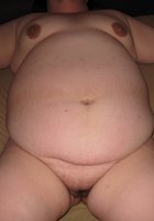 Мужик сует член в манду жирной жены 6 фотография