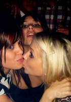 Пьяные лесбиянки целуются в засос при встрече 7 фотография
