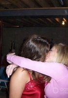 Пьяные лесбиянки целуются в засос при встрече 14 фотография