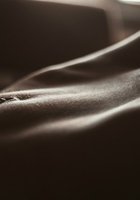 Стройные телки демонстрируют интимные части тела в укромных местах 6 фотография