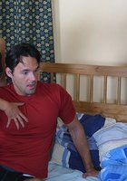 Бабенки разбудили мужчину чтобы заняться сексом втроем 2 фотография